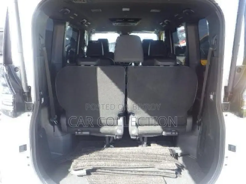 Toyota Voxy SZ Hybrid Pearl 2022
