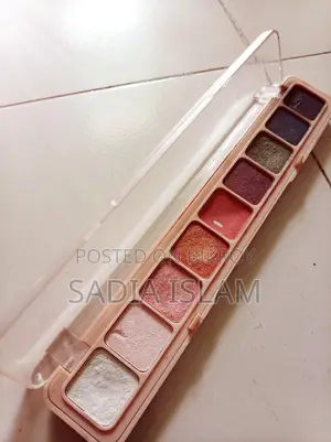 Used/unused Make-up Item