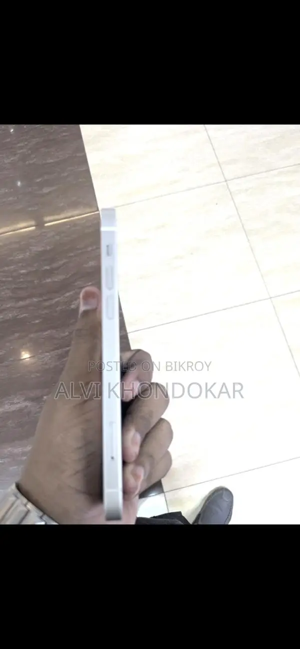 Apple iPhone 12 (Used)