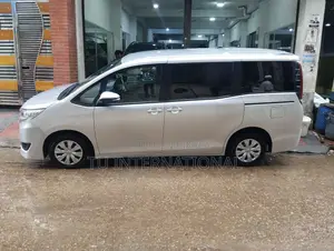 Toyota Noah 2021