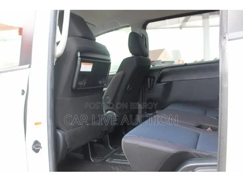 Toyota Noah hybrid 2021