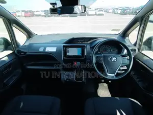 Toyota Noah 2021