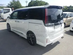 Toyota Esquire Petrol Gi Sunroof 2021