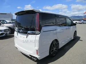 Toyota Esquire Petrol Gi Sunroof 2021