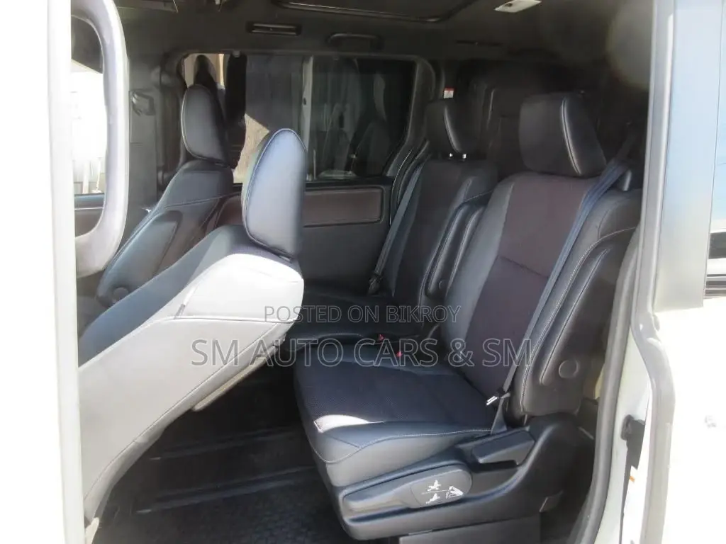Toyota Esquire Petrol Gi Sunroof 2021