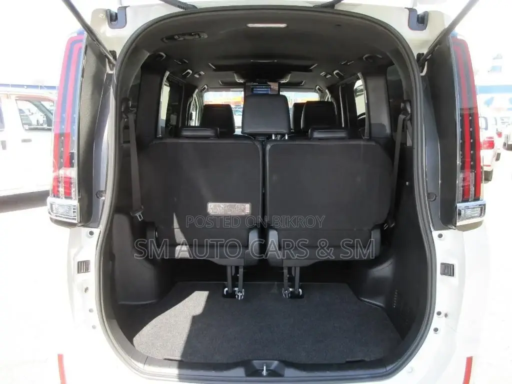 Toyota Esquire Petrol Gi Sunroof 2021