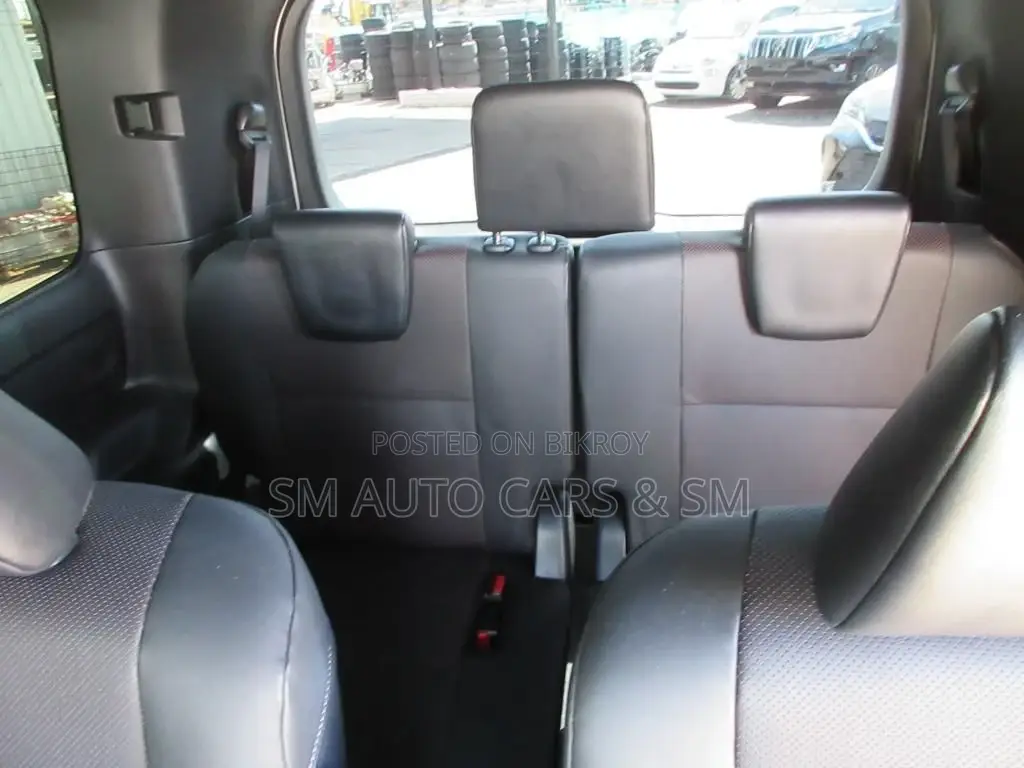 Toyota Esquire Petrol Gi Sunroof 2021