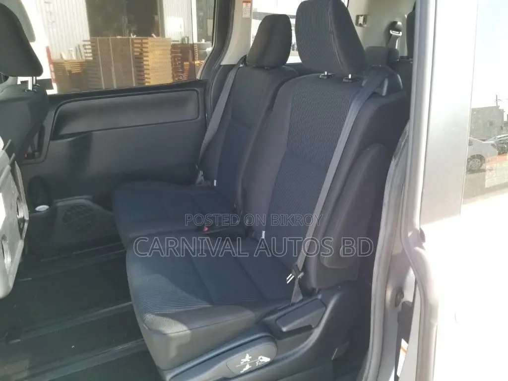 Toyota Noah X PACKAGE HYBRID 2020