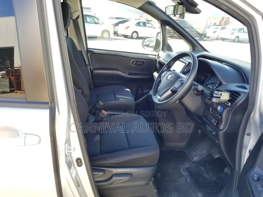 Toyota Noah X PACKAGE HYBRID 2020