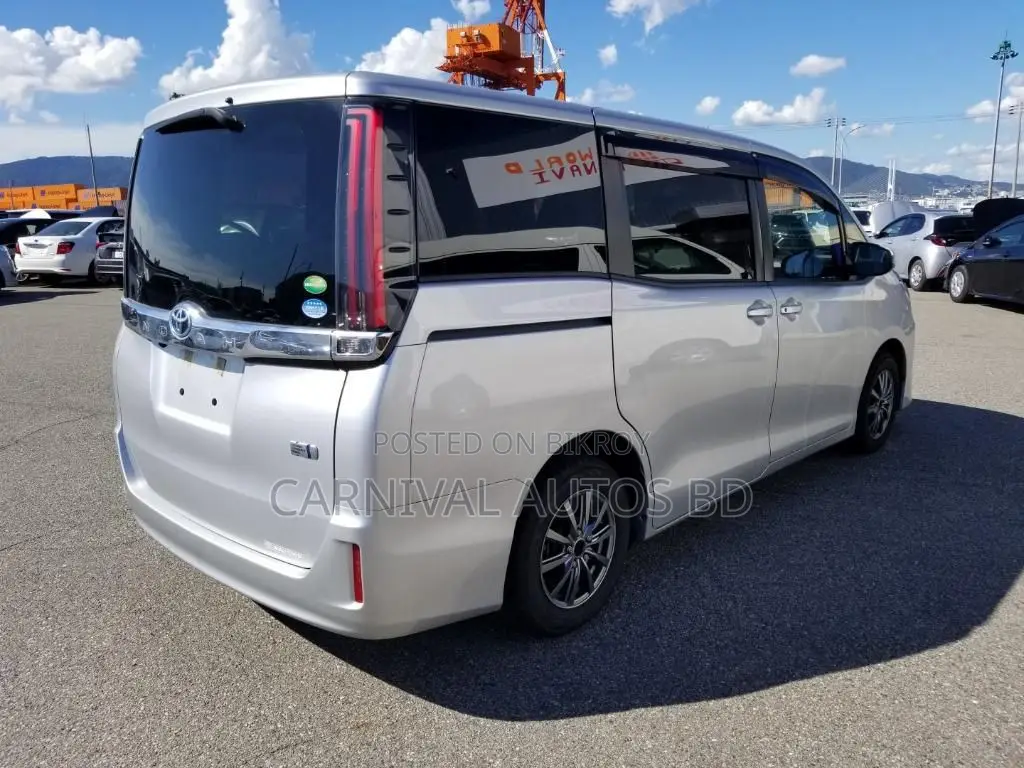 Toyota Noah X PACKAGE HYBRID 2020