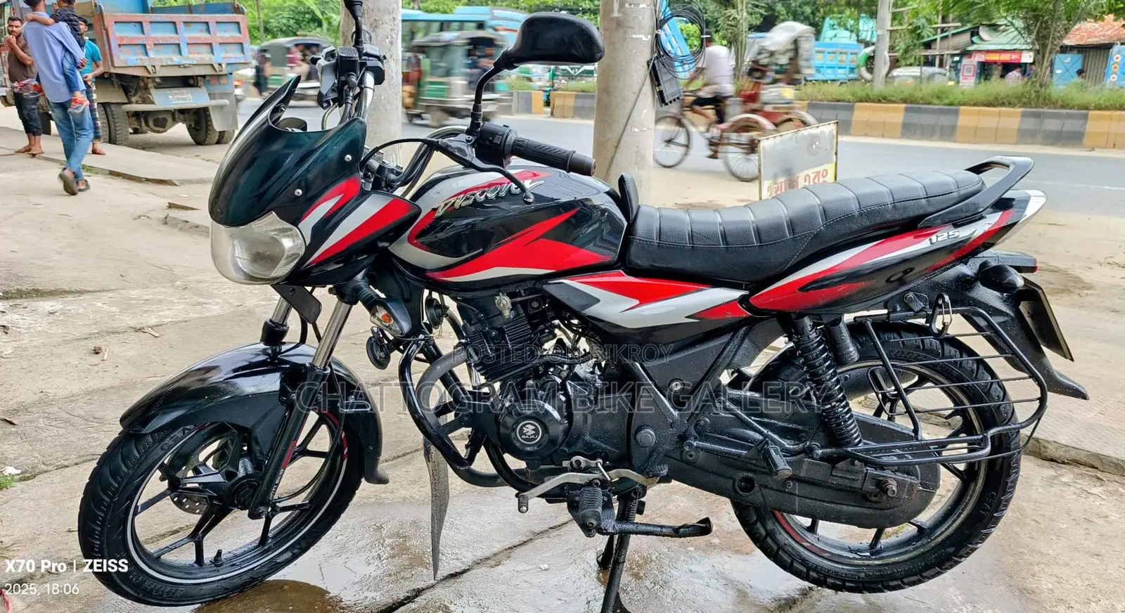 Bajaj Discover 125 3D Logo CBS 2023