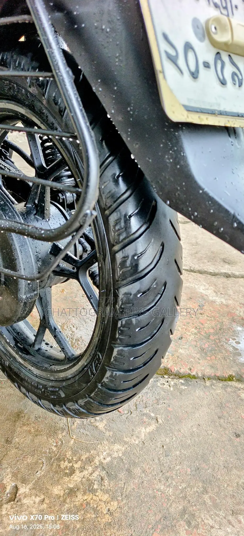 Bajaj Discover 125 3D Logo CBS 2023