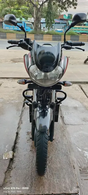 Bajaj Discover 125 3D Logo CBS 2023