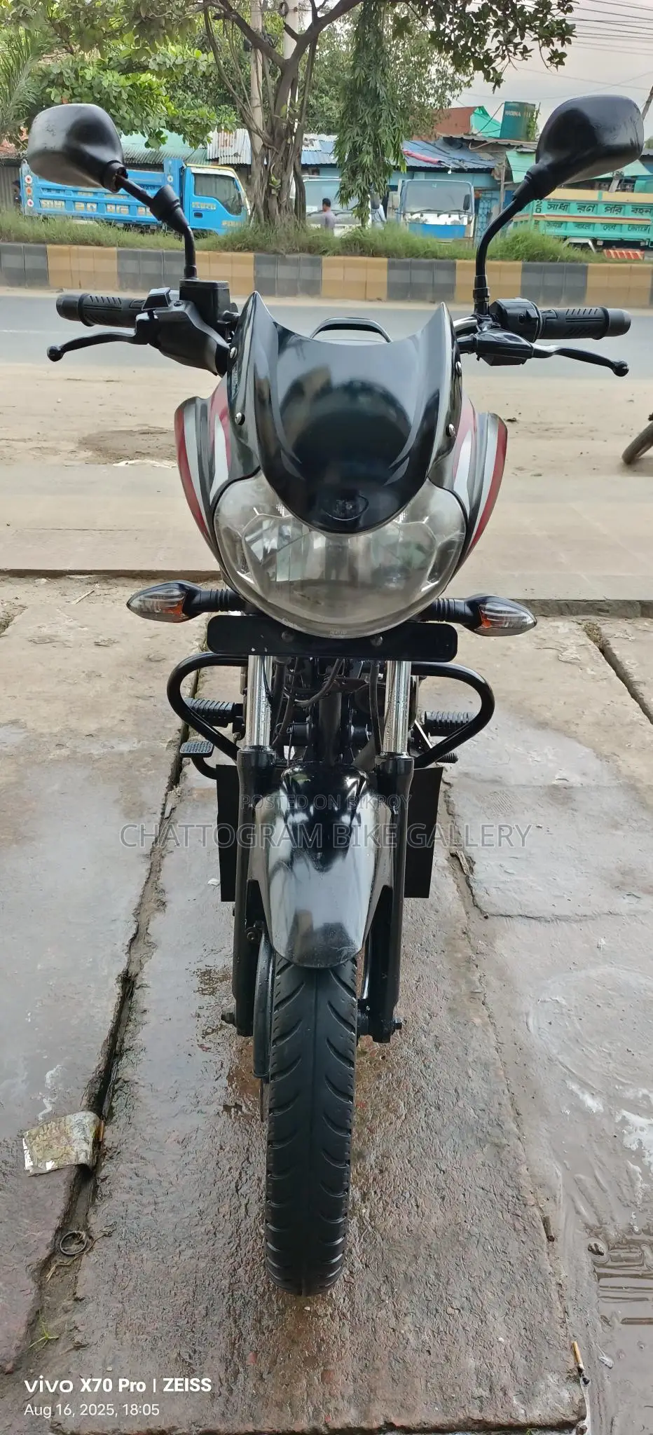 Bajaj Discover 125 3D Logo CBS 2023