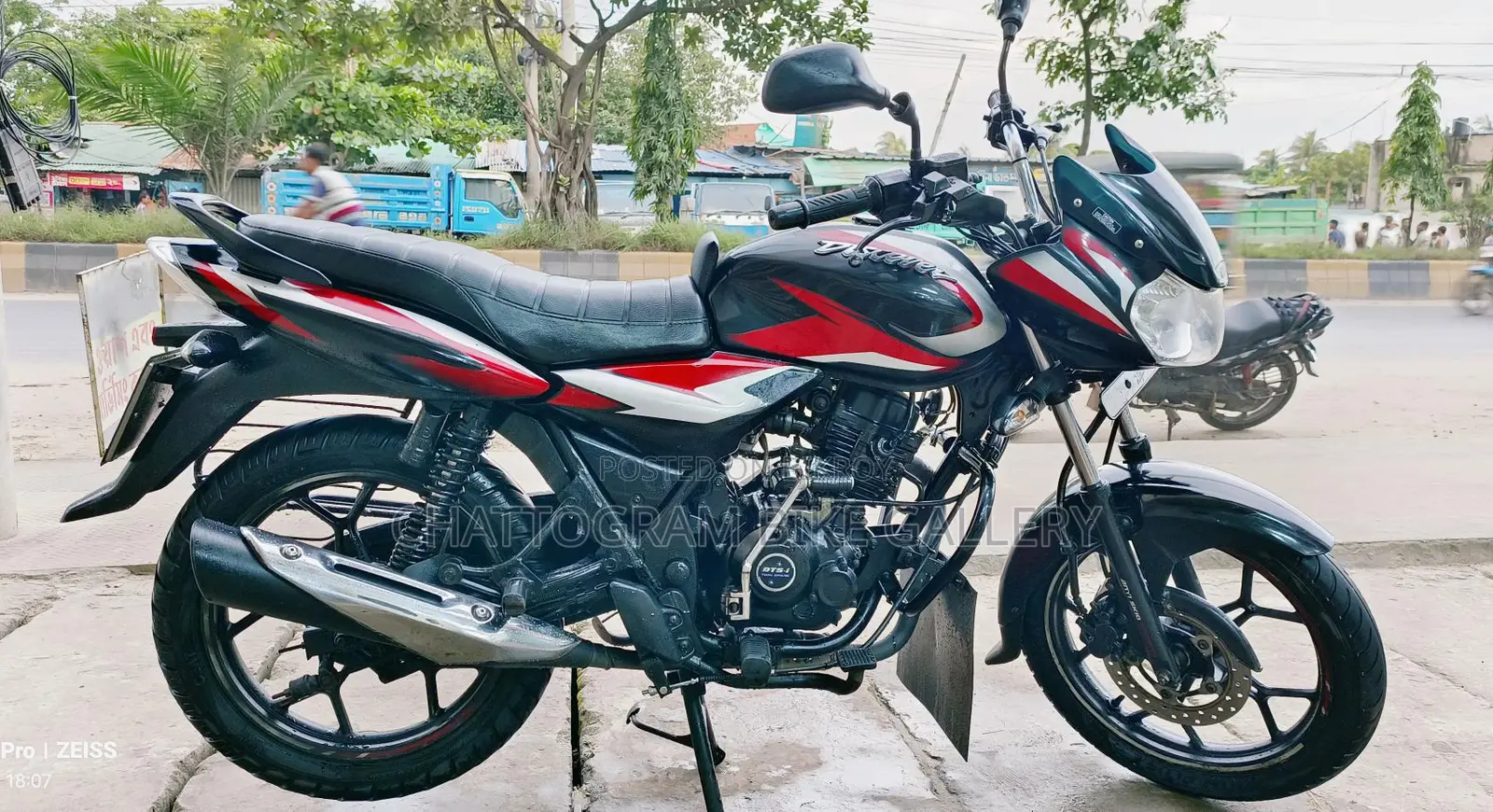 Bajaj Discover 125 3D Logo CBS 2023