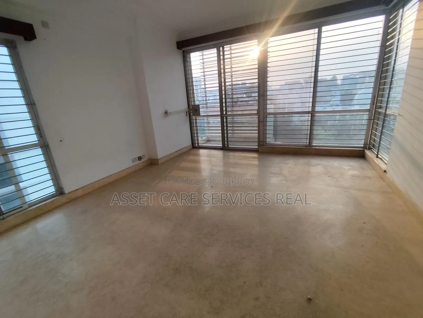 Baridhara Diplomatic Zone 4Bed Un-Furnished Apartment Rent
