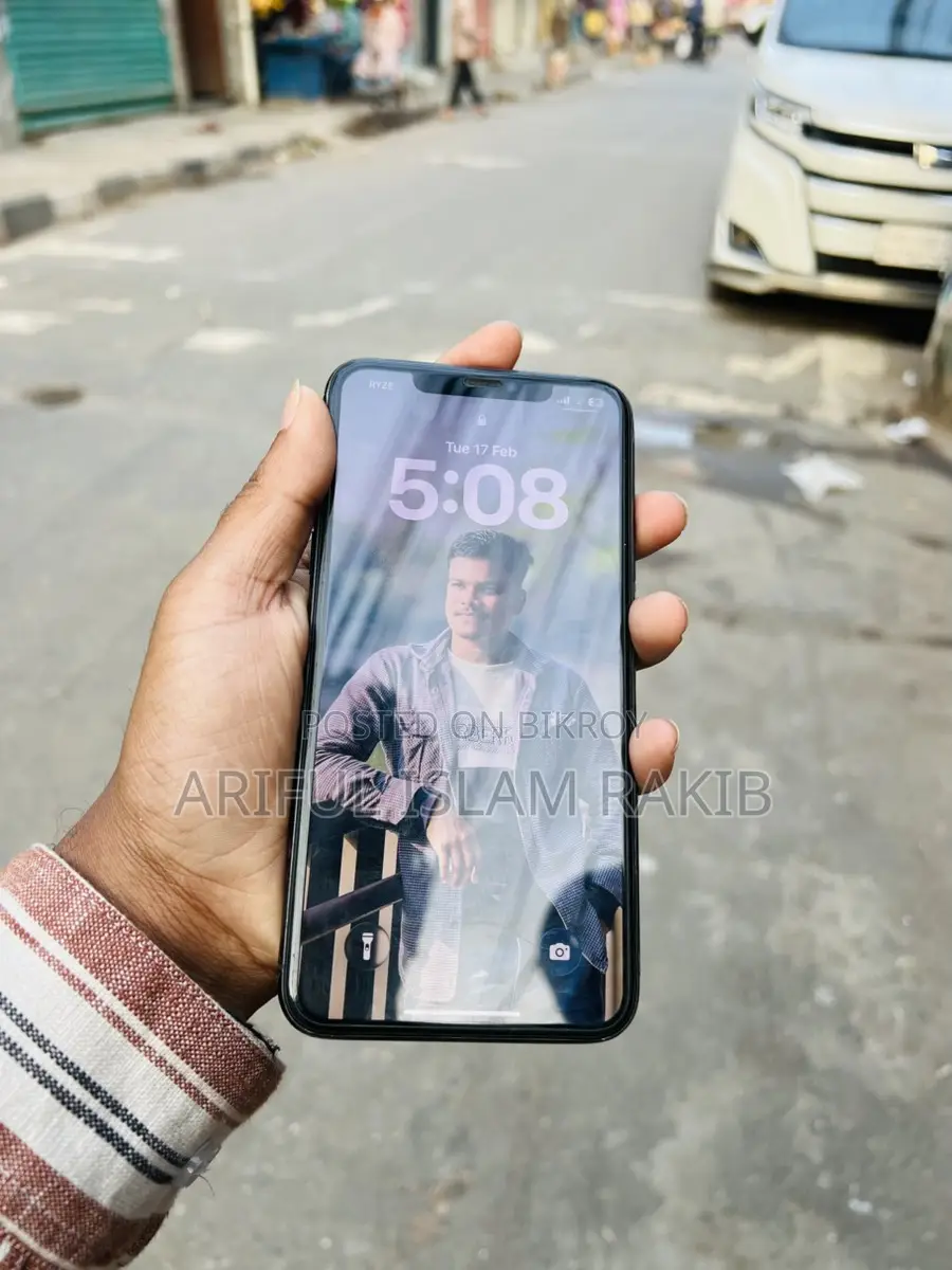 Apple iPhone 11 Pro Max . (Used)