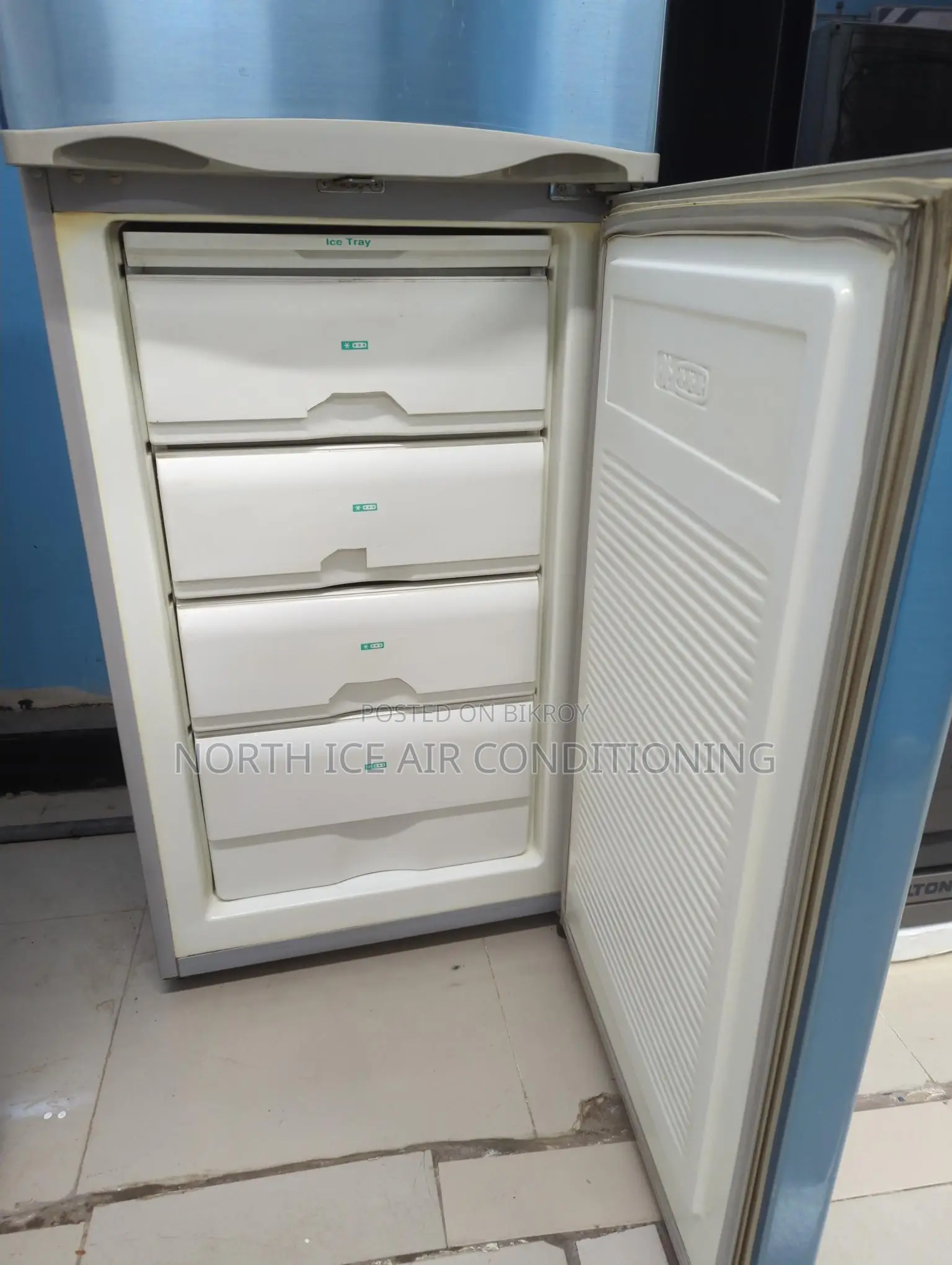Hisense Frost Fridge 285 Liter