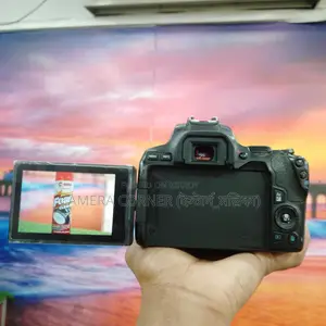 Canon 200D Mark 2 & yn50mm f1.8 lens