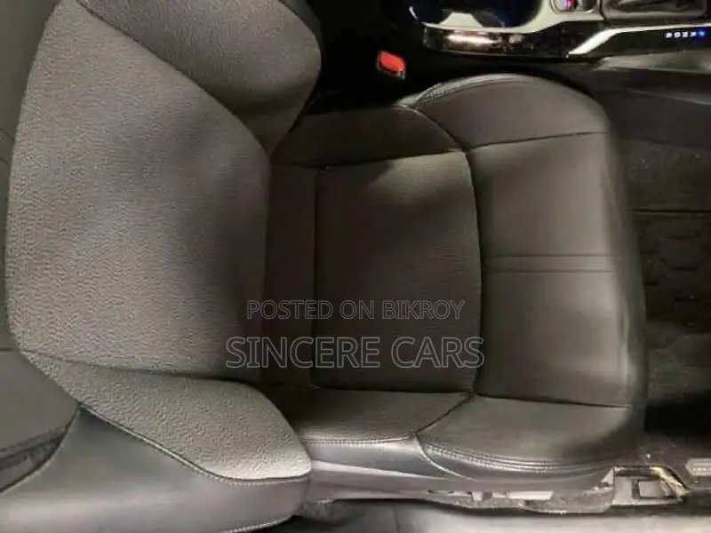 Toyota Corolla Cross Sunroof. Wine Red 2023