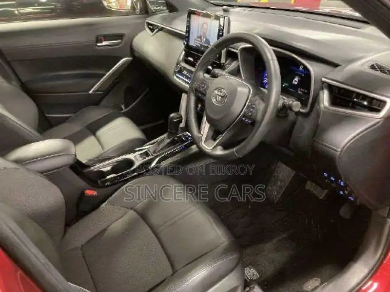 Toyota Corolla Cross Sunroof. Wine Red 2023