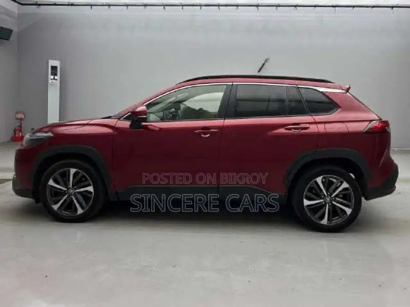 Toyota Corolla Cross Sunroof. Wine Red 2023