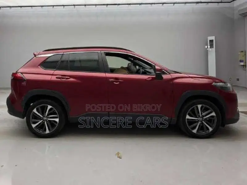 Toyota Corolla Cross Sunroof. Wine Red 2023