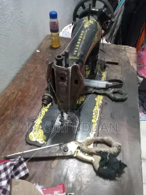 পুরাতন সেলাই মেশিন