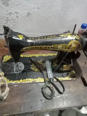 পুরাতন সেলাই মেশিন