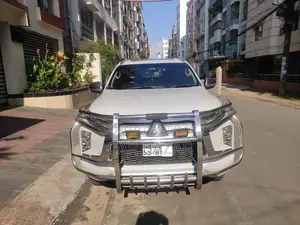 Mitsubishi Pajero Sport 7-Seat Sunroof 2019