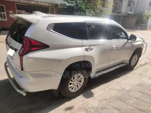 Mitsubishi Pajero Sport 7-Seat Sunroof 2019