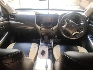 Mitsubishi Pajero Sport 7-Seat Sunroof 2019