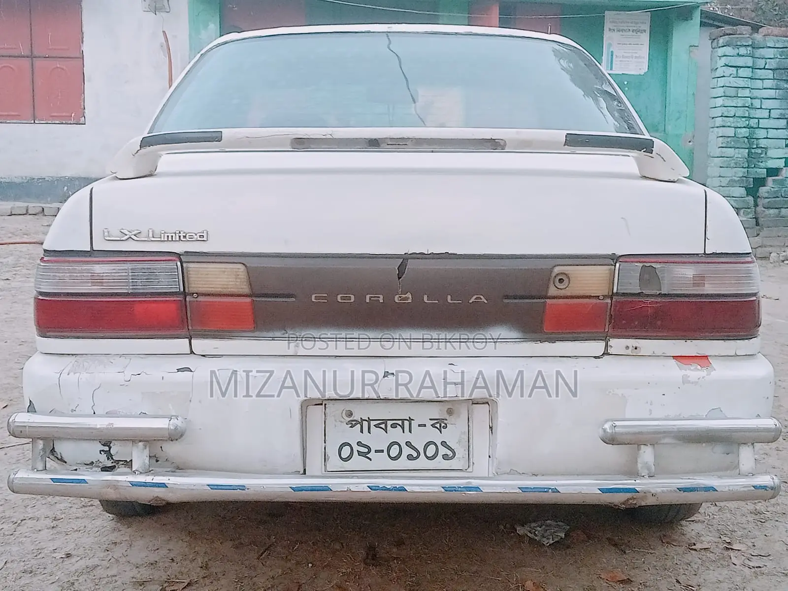 Toyota Corolla . 2001