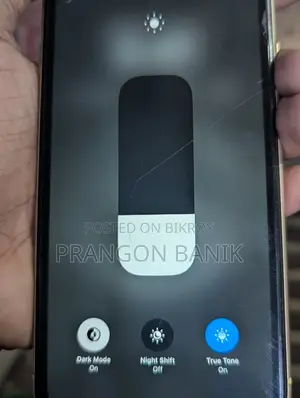 Apple iPhone XR . (Used)