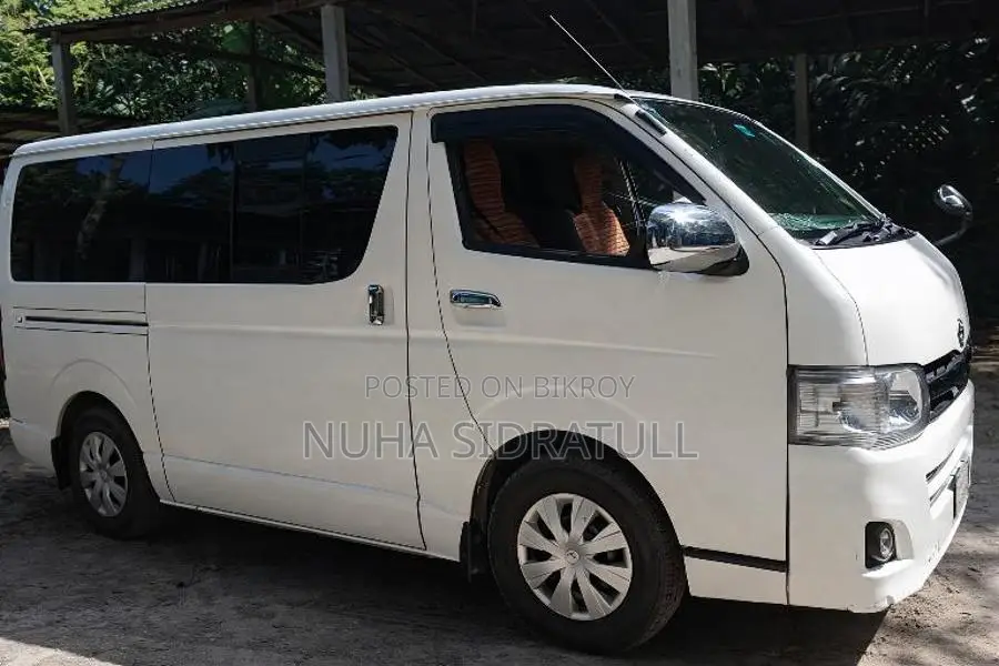 Toyota Hiace 2012