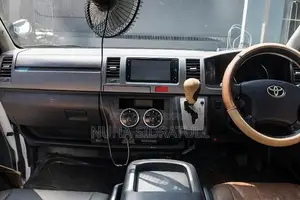 Toyota Hiace 2012