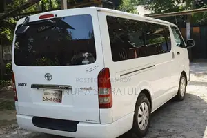 Toyota Hiace 2012
