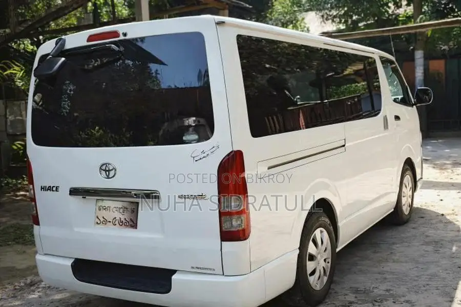 Toyota Hiace 2012