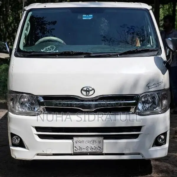 Toyota Hiace 2012