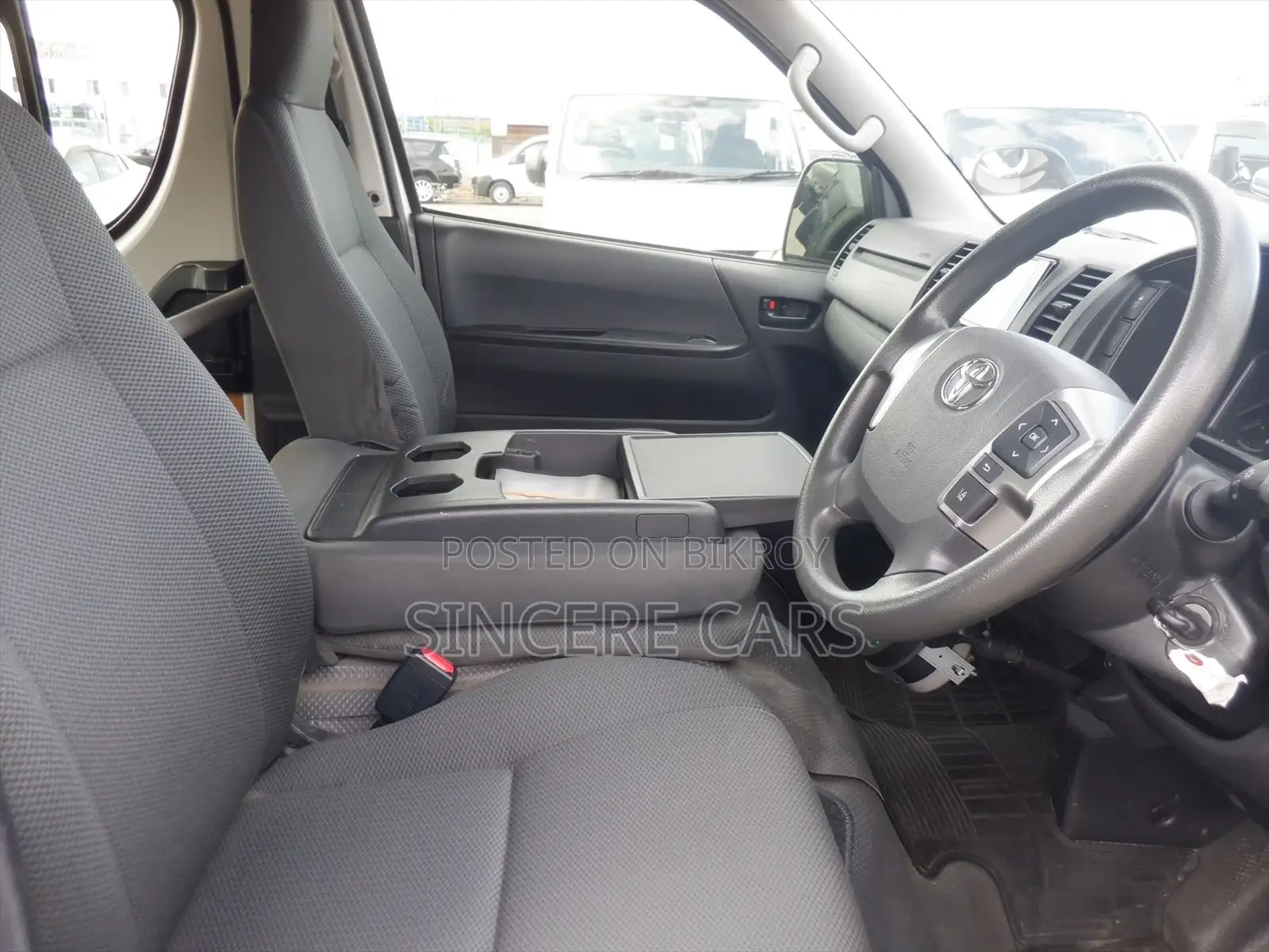 Toyota Hiace DX SINGLE AC 4POINT 2020