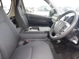 Toyota Hiace DX SINGLE AC 4POINT 2020