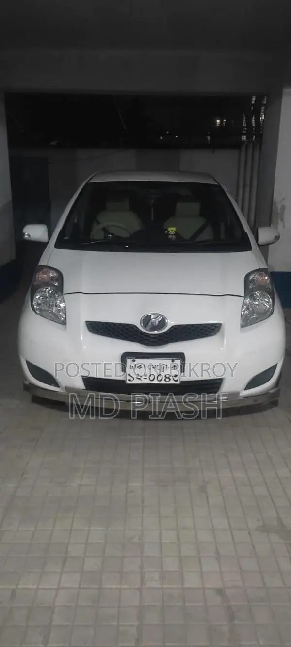 Toyota Vitz 2010 White