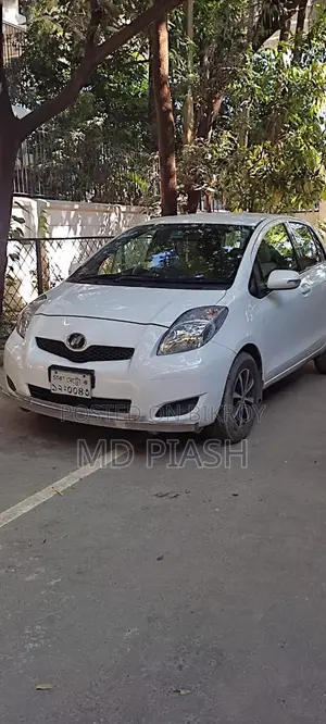 Toyota Vitz 2010 White