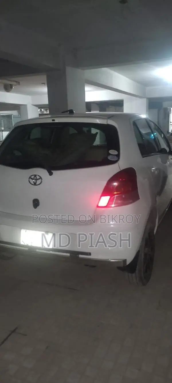 Toyota Vitz 2010 White