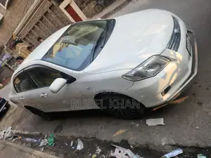 Toyota Axio . 2012