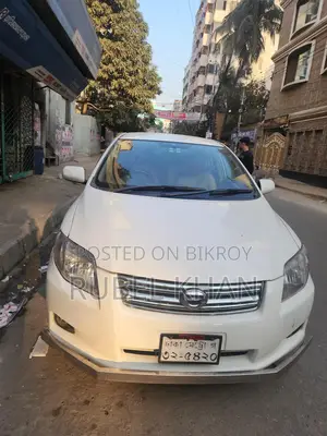 Toyota Axio . 2012