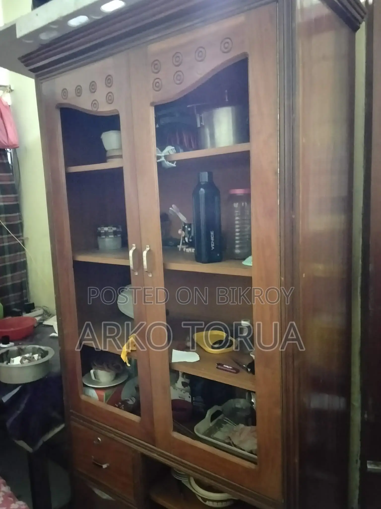 শোকেজ