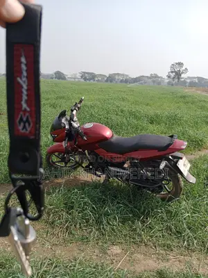 Bajaj Pulsar 150 . 2012