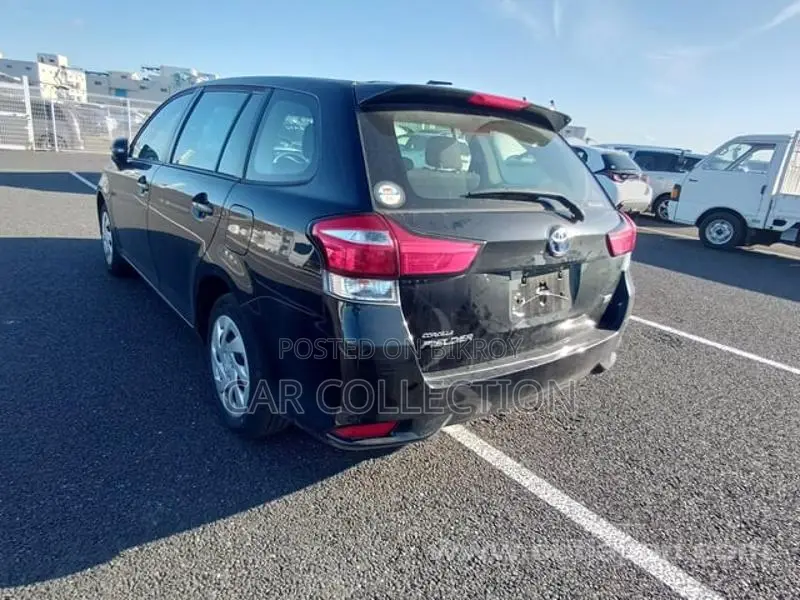Toyota Fielder Ex Hybrid Black 2022