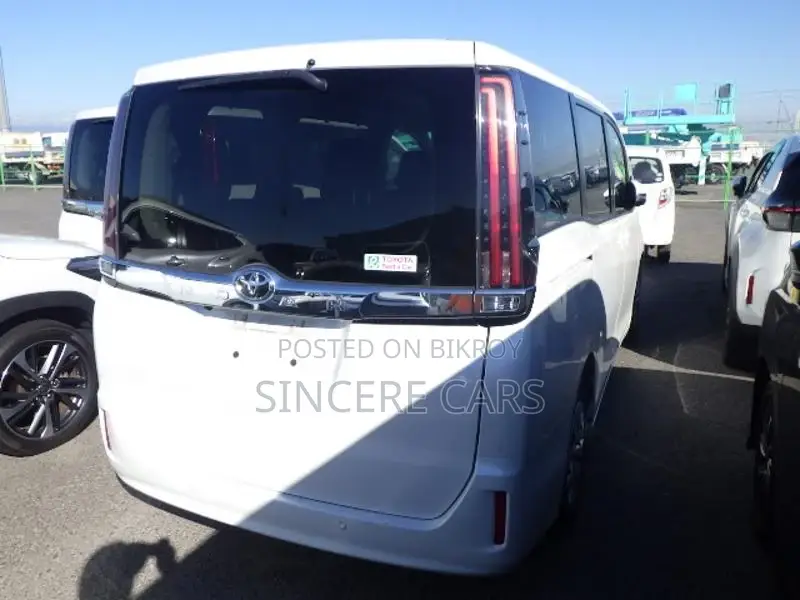 Toyota Noah X NON HYB 2DR PWR 2021